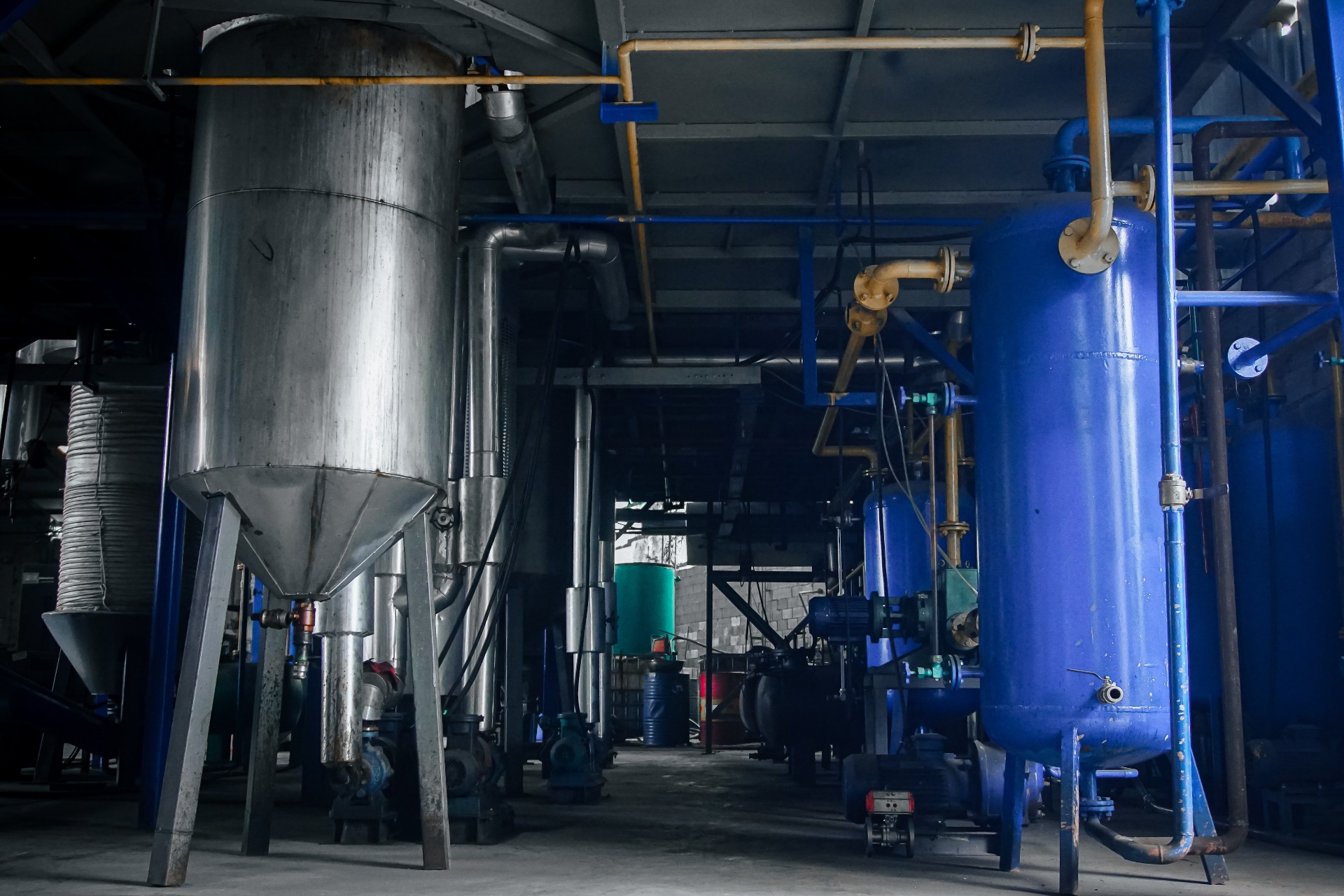 Equipment For Converting Waste Oil Sludge Into Chain Oil Waste oil recycling machine Latest technology for waste oil treatment