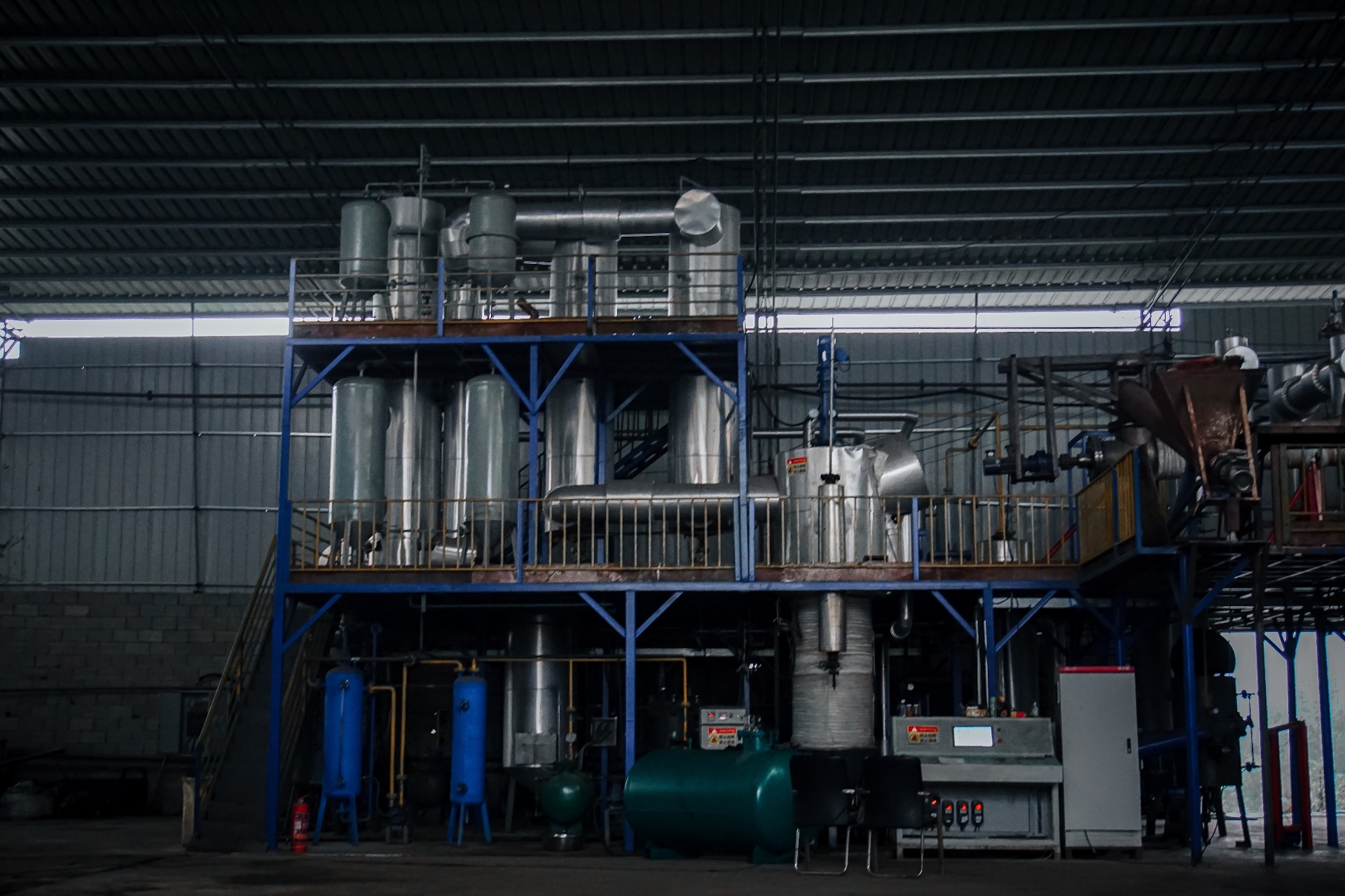 Equipment For Converting Waste Oil Sludge Into Hydraulic Oil Machine for converting waste oil sludge into diesel Latest technology for waste oil treatment