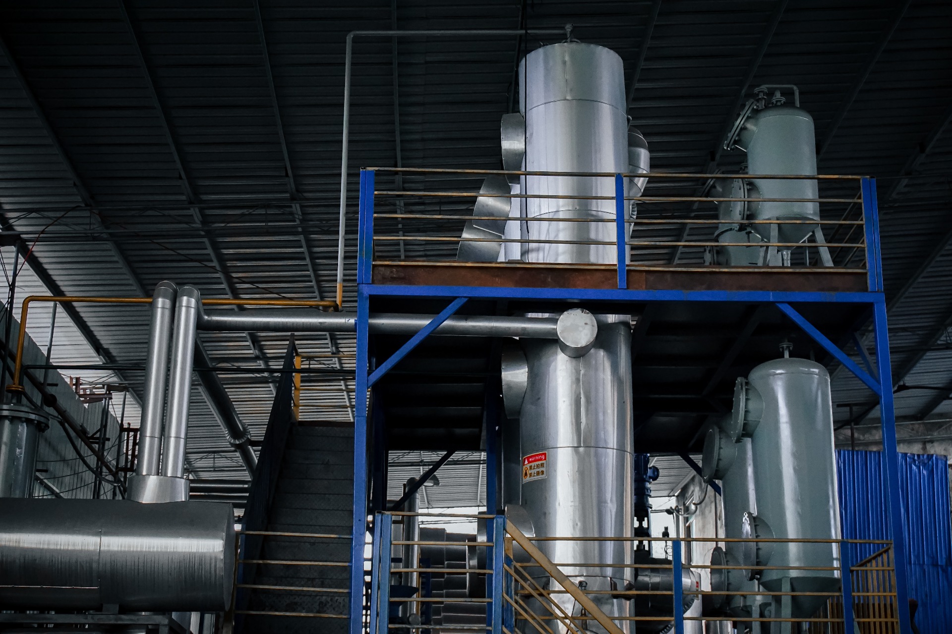No coking reach Euro standard black sludge oil to light diesel regeneration plant