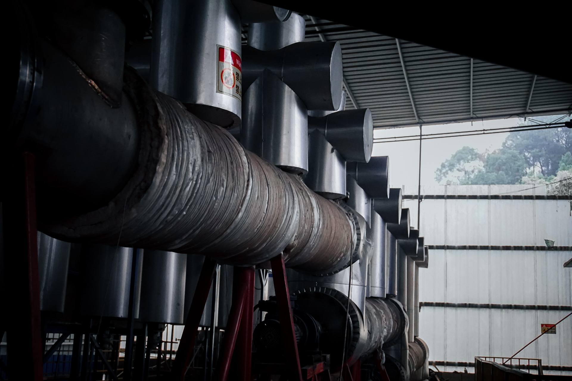 Waste rubber product processing equipment High temperature anaerobic carbonization equipment Completely non polluting the environment