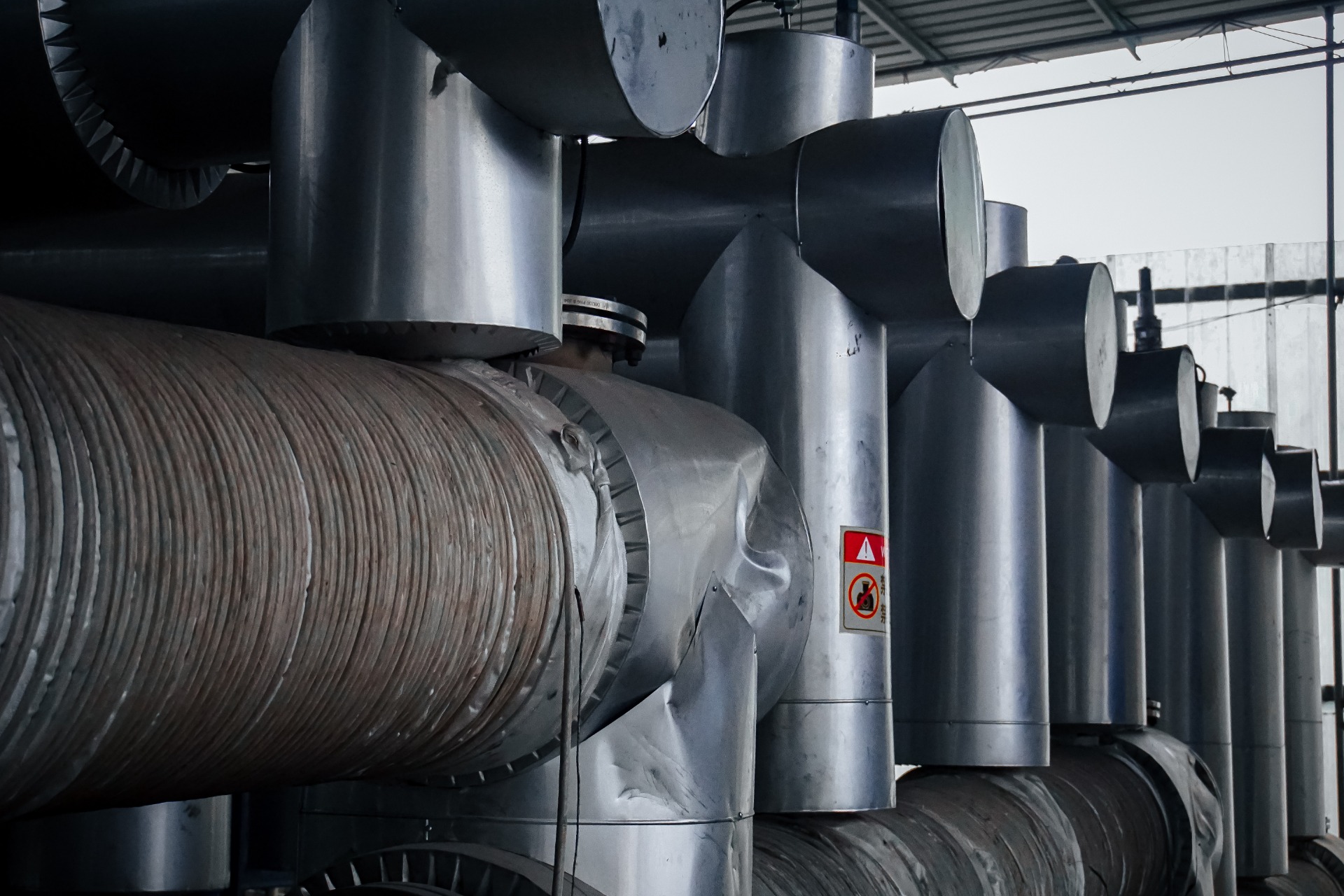 Equipment for extracting base oil from waste oil sludge High temperature anaerobic carbonization equipment Closed loop processing achieves zero emissions