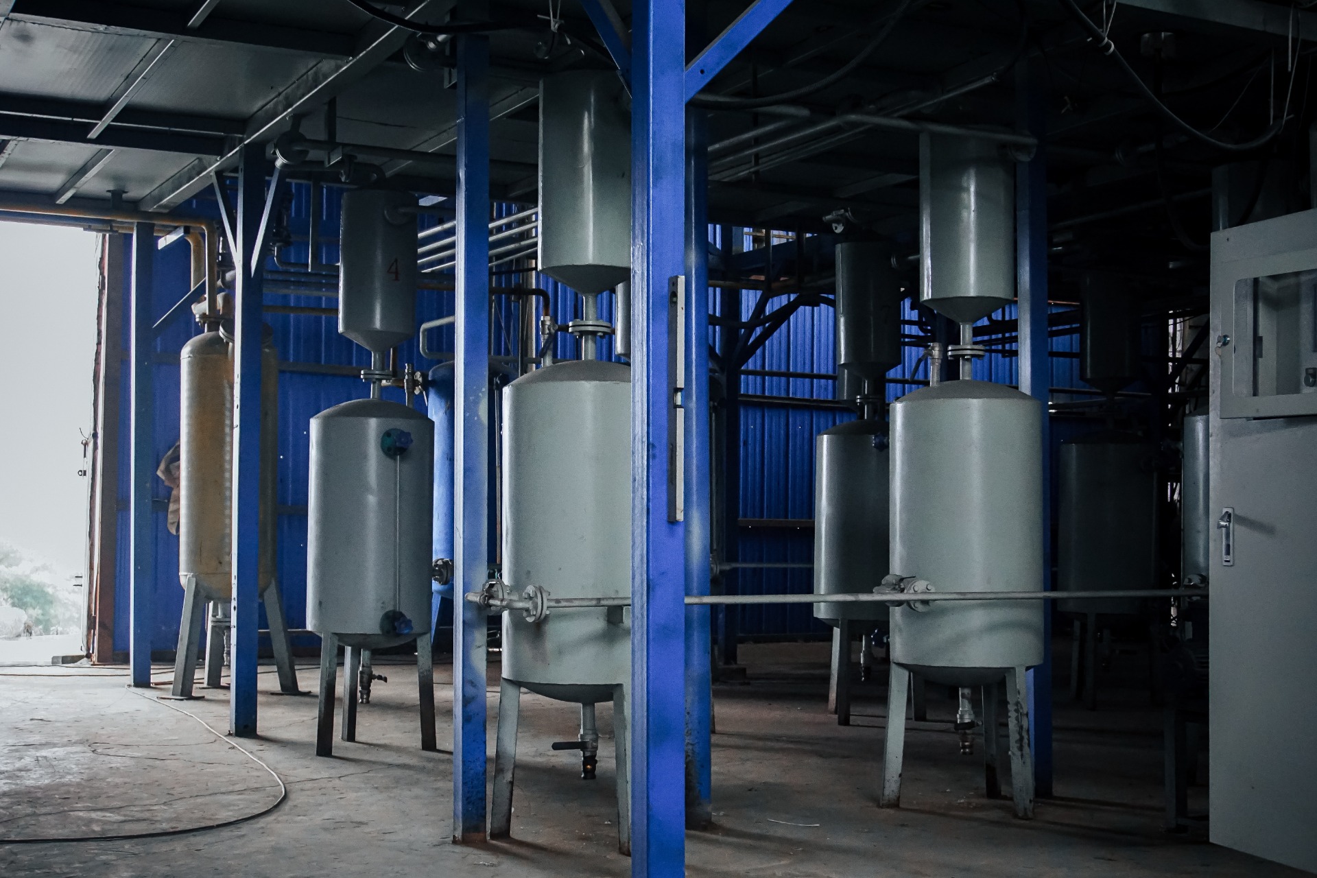Equipment for extracting lubricating oil from waste oil sludge High temperature anaerobic carbonization equipment Leading global technology