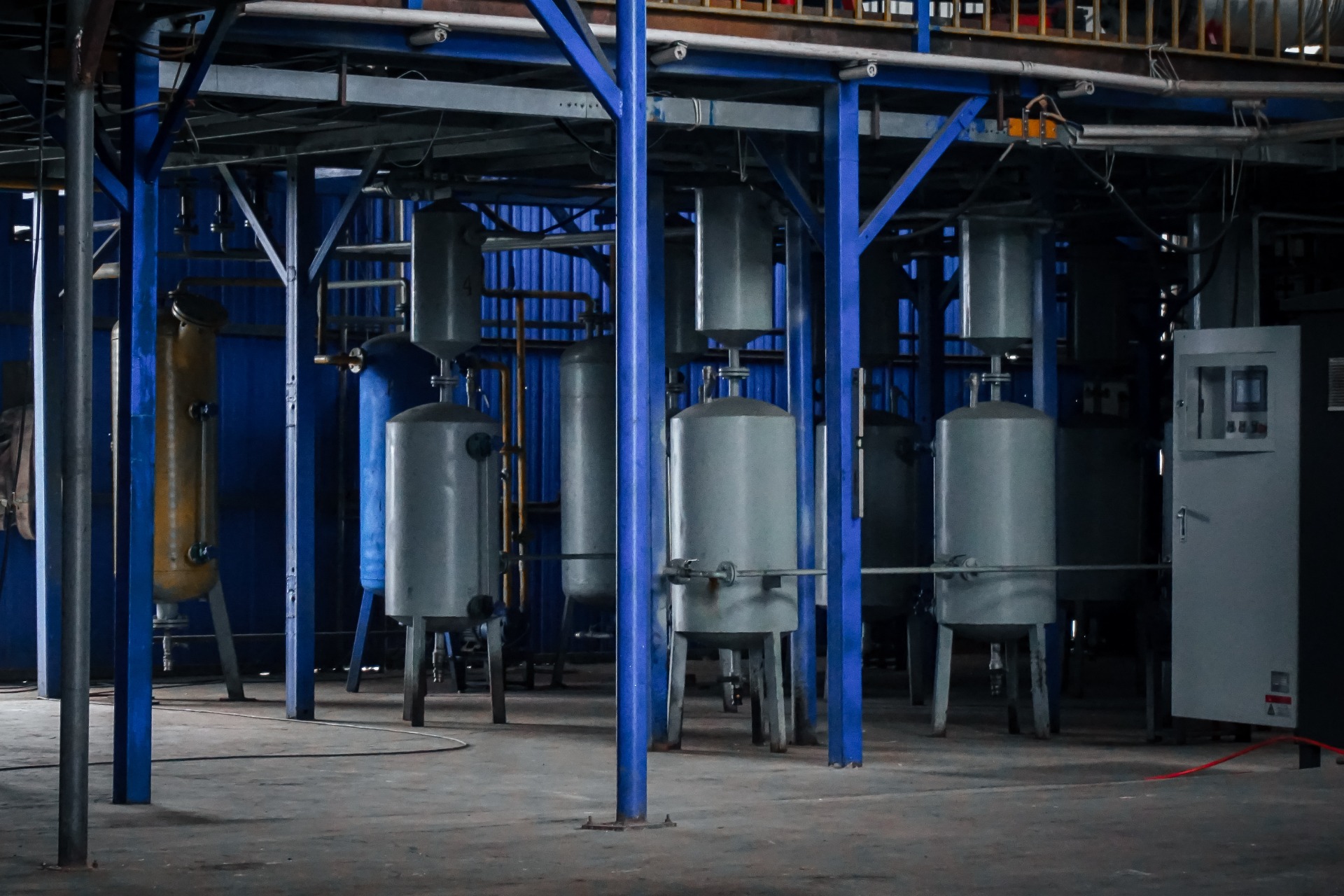Equipment for extracting base oil from waste oil sludge High temperature anaerobic carbonization equipment Closed loop processing achieves zero emissions