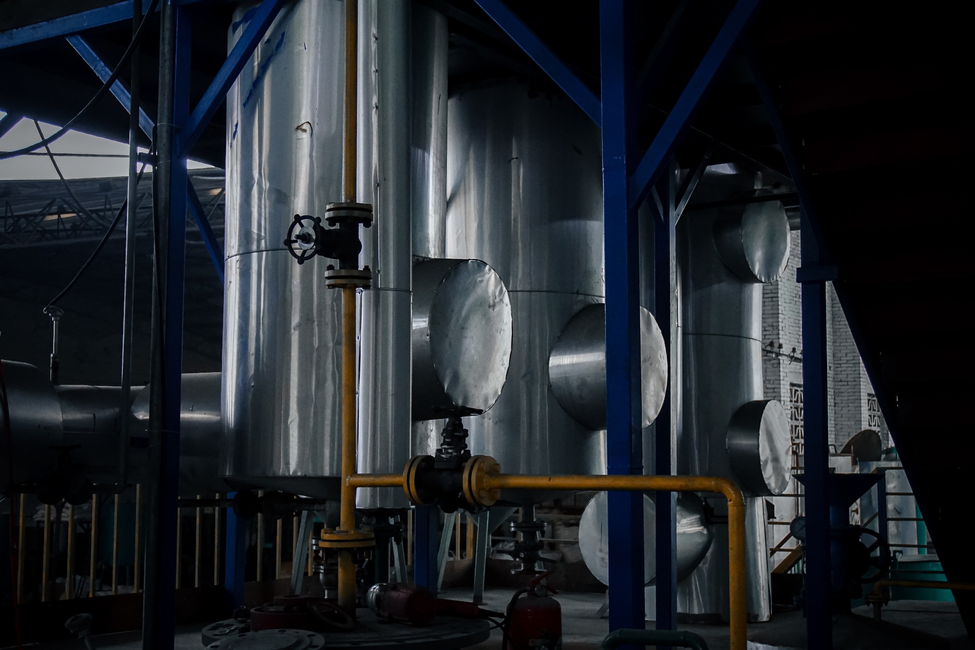 Equipment for converting waste oil sludge into lubricating oil Waste oil processing machine Latest technology for waste oil treatment