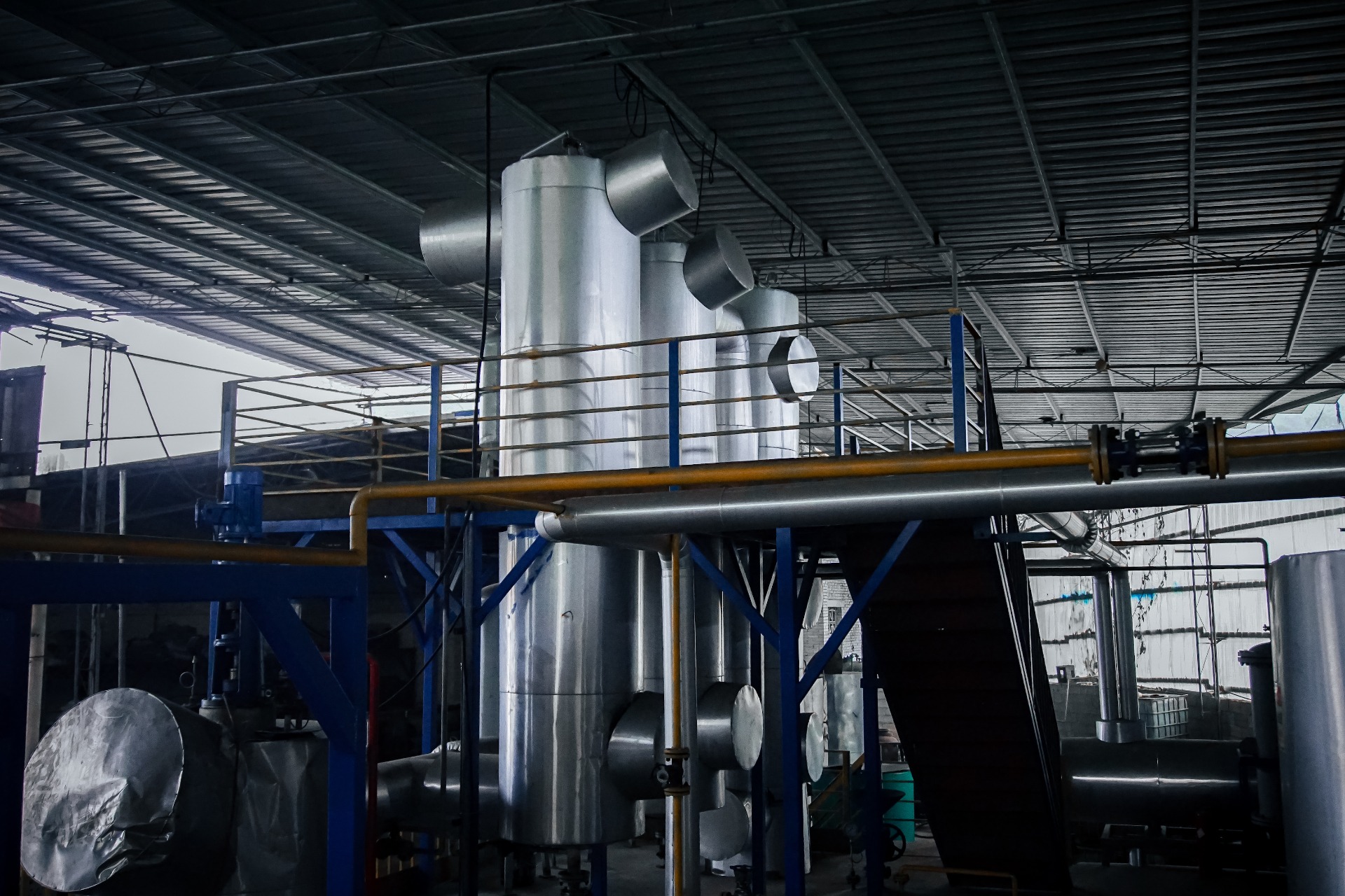 Conversion of industrial waste oil into base oil lubricating oil purifier Must choose waste refinery